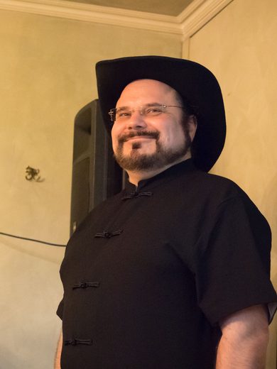 Thorsten in a black hat and jacket